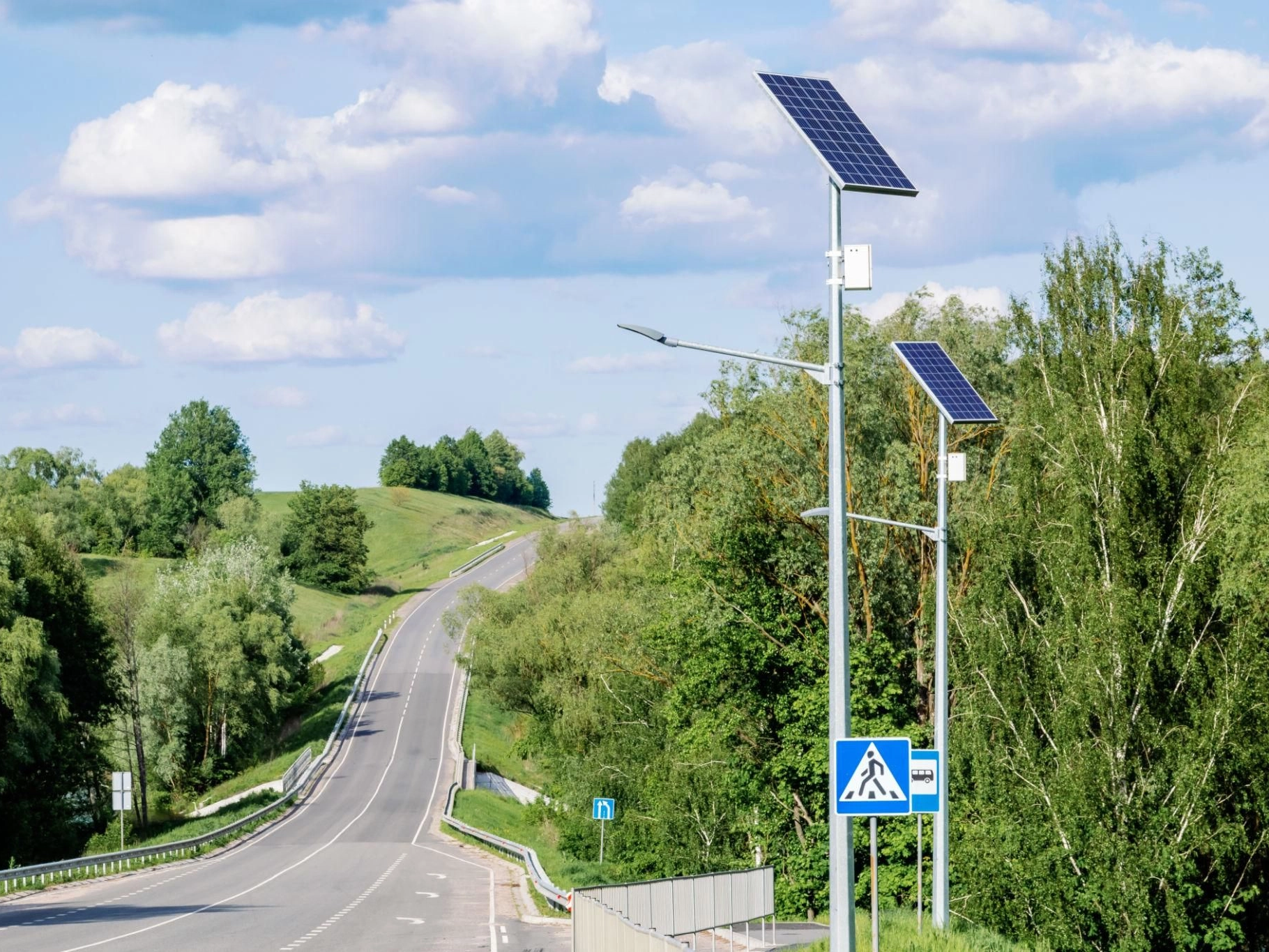 Solar Street Light Contract Guide: 15 Clauses Buyers Should Include in a Supply Agreement (2026)